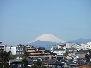 横浜市鶴見区から見た富士山20130408