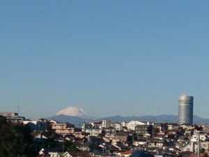 横浜市鶴見区から見た富士山20131123
