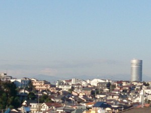 横浜市鶴見区から見た富士山20131114