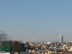 横浜市鶴見区から見た富士山20131124