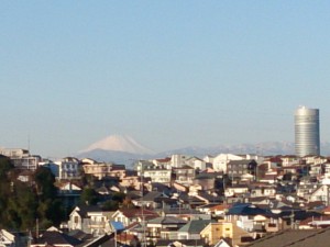横浜鶴見から見た富士山20140123
