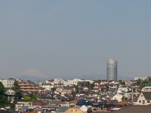 横浜市鶴見区から見た富士山20140504